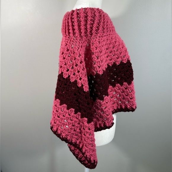 Handmade Chunky Knit Pink Burgundy Crochet Poncho Shawl Boho Granny Cottage‎ - Picture 3 of 10